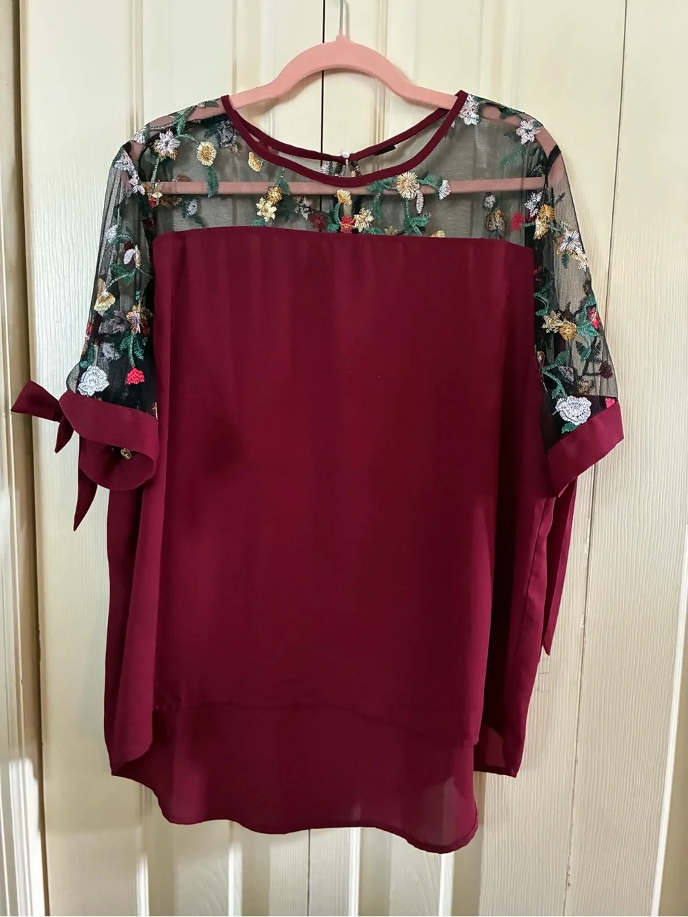 Burgandy short sleeve top with lace detailing. Sleeves have tie accent size L